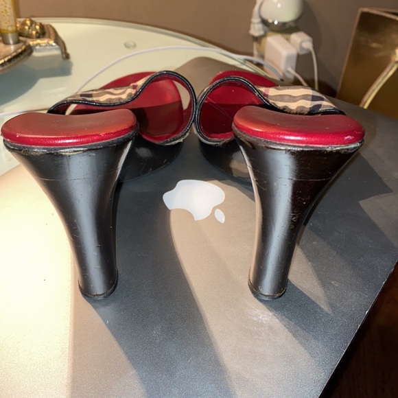 Burberry platform slides tan check pattern. - Picture 10 of 14